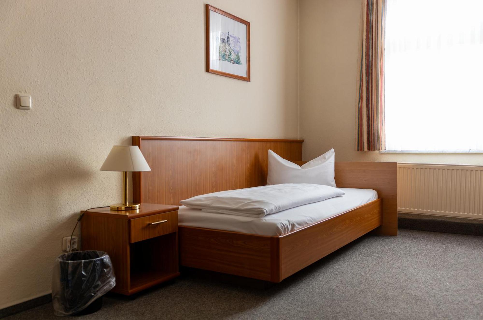 Hotel Anker Saalfeld Saale ภายนอก รูปภาพ